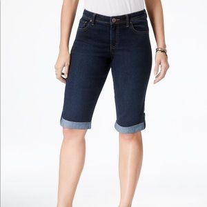 Women’s mid rise denim shorts